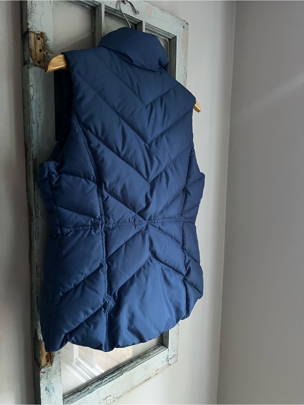 J. Crew women’s Quilted Navy Puffer Vest - Picture 5 of 6